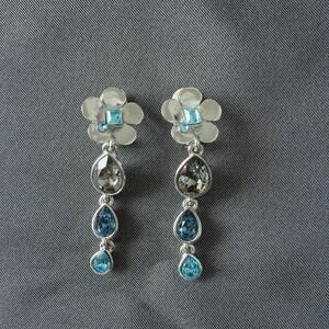 OSCAR DE LA RENTA Gold Flower Teardrop Clip-On Earrings